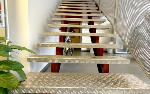 Zentrale Gewerbefläche mit Gemeinschaftsbereichen