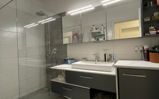 Modern wohnen: 3-Zimmer-Wohnung mit Bergblick in Wernberg