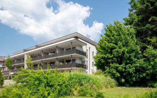 Modernes Penthouse mit 30 m² Terrasse und Bergblick