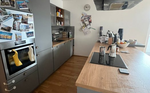 Großzügige 3-Zimmer-Wohnung mit 24 m² Balkon – Top-Lage in der Oberfeldstraße