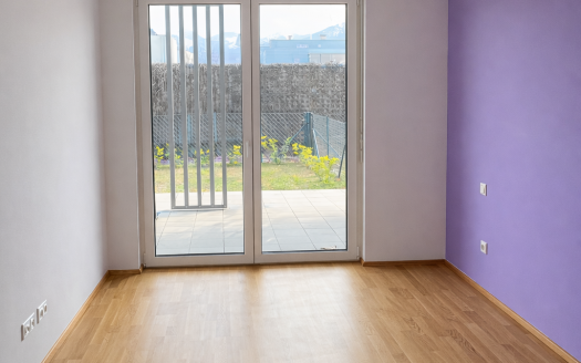 2-Zimmer Wohnung mit 100 m2 Garten & Tiefgaragenplatz in der Oberfeldstraße