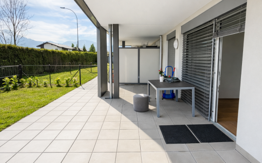 2-Zimmer Wohnung mit 100 m2 Garten & Tiefgaragenplatz in der Oberfeldstraße