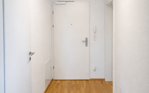 2-Zimmer Wohnung mit 100 m2 Garten & Tiefgaragenplatz in der Oberfeldstraße
