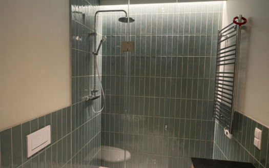 Eine Wohnung mit klarem Statement – Vollmöblierte 1- Zimmer Designerwohnung im letzten Obergeschoss