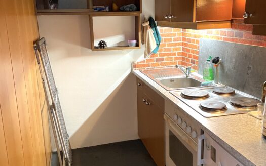 Kompakte 1-Zimmer-Wohnung im letzten Obergeschoss in der Ossiacher Zeile