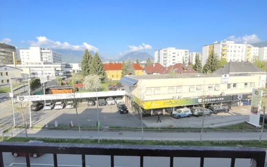 Kompakte 1-Zimmer-Wohnung im letzten Obergeschoss in der Ossiacher Zeile